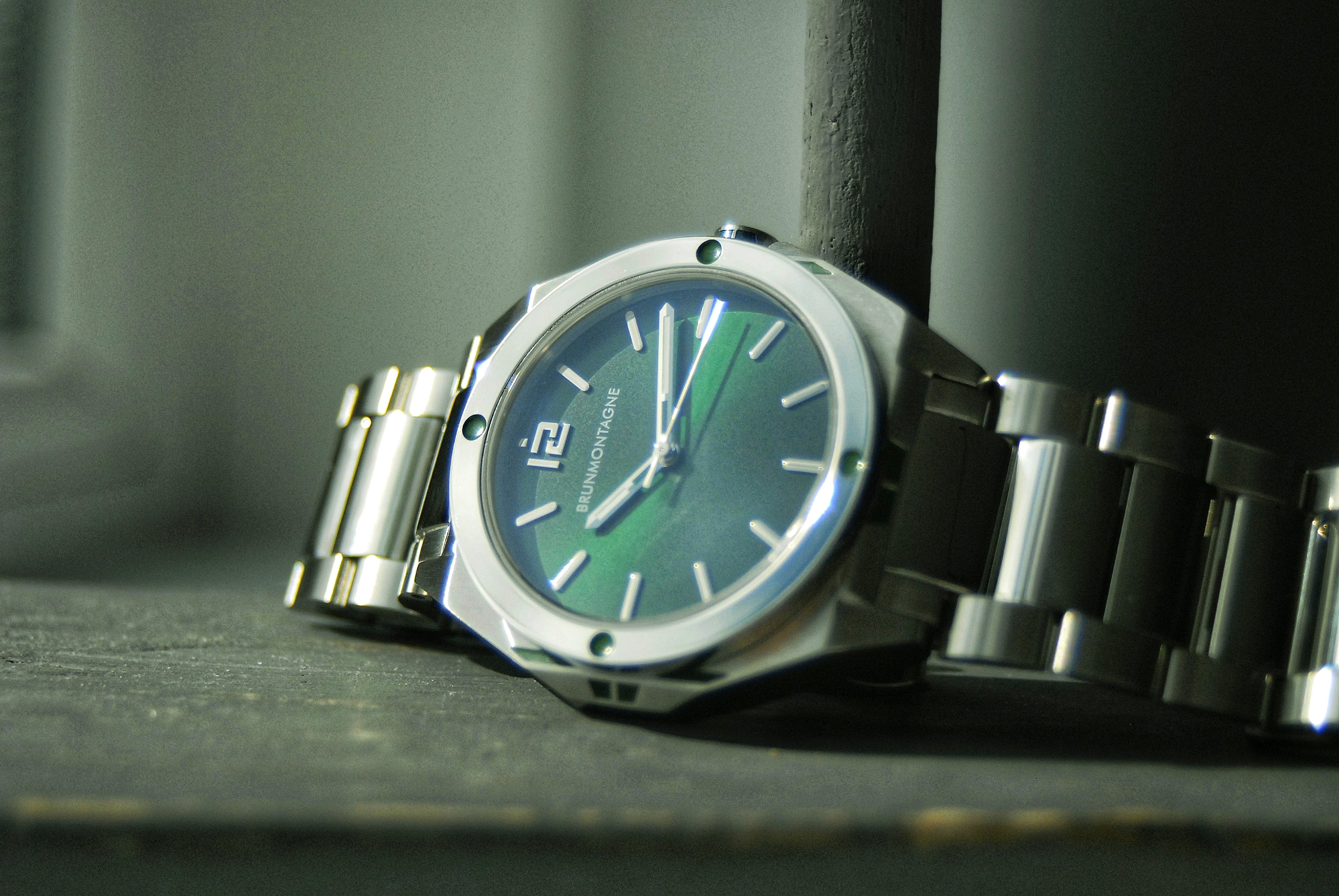 Brunmontagne Representor Staal/Groen van voren in de vensterbank